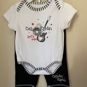 🌺 5/$25 3 to 6 month Calvin Klein set 🌺